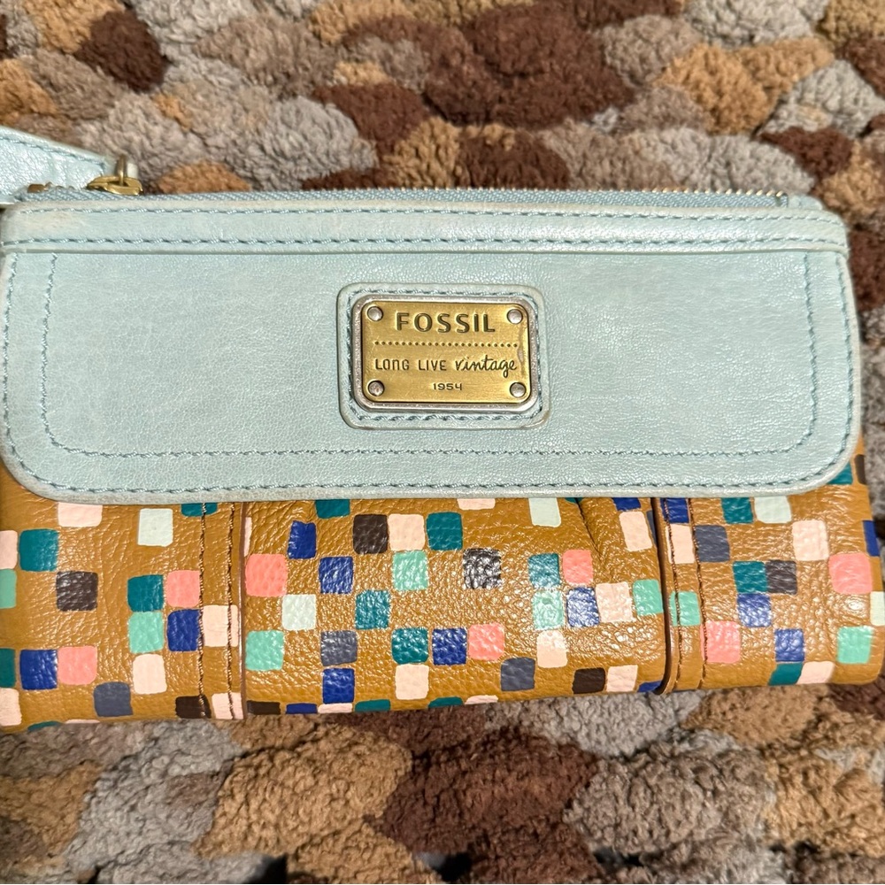 Fossil vintage Emory clutch wallet.